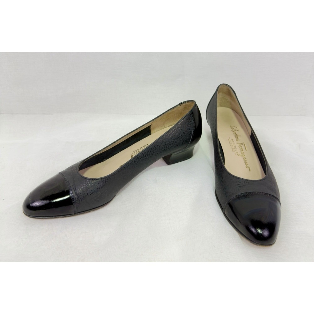 VTG Salvatore Ferragamo Boutique Pumps 6.5 2A (AA) Black Leather Patent Cap Toe
